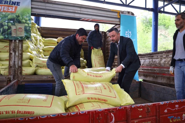 Kocaeli'den yaklaşık 2 bin üreticiye 500 ton gübre desteği
