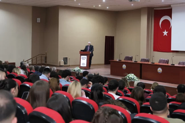 Trakya Üniversitesi'nde 'Trump sonrası dünya düzeni' konferansı