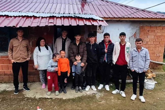 Ordulu öğrenciler ihtiyaç sahibi ailelerin elektrik tesisatını yeniledi