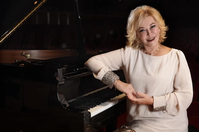 Gülsin Onay, Mayıs'ta 5 şehirde sahne alacak