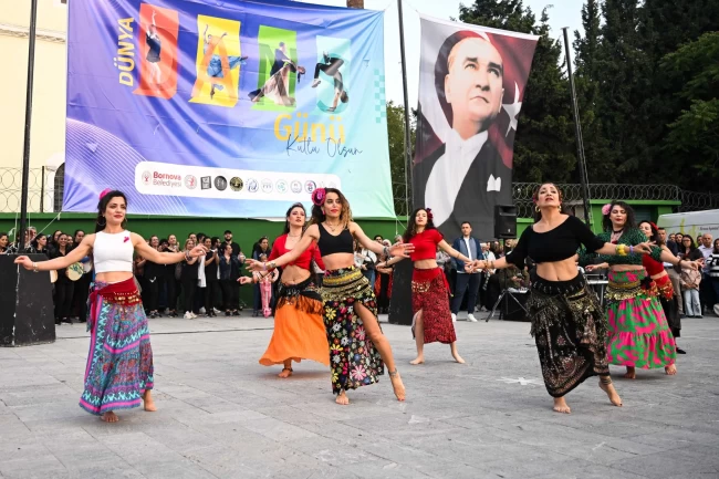 Dansın ritmi Cumhuriyet Meydanı'nda yükseldi