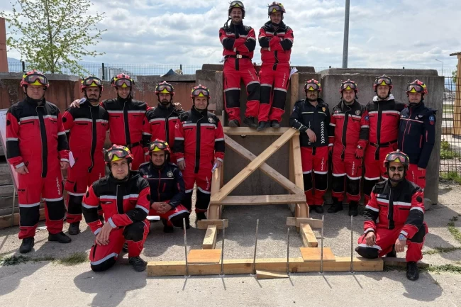 Kocaeli İtfaiyesi'nden tahkimat ve iple erişim eğitimi