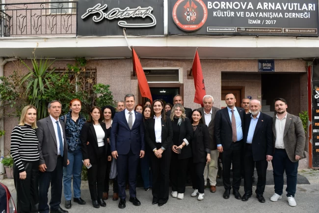 Bornova Arnavutları Derneği'nde hukuksuzluklara karşı dayanışma mesajı