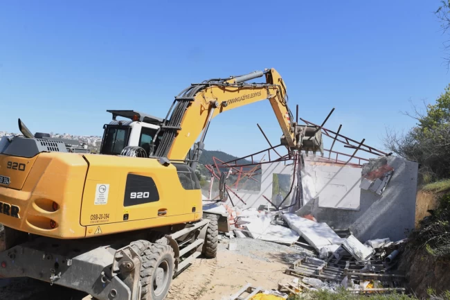 Bursa Osmangazi'de 25 kaçak yapı yıkıldı!