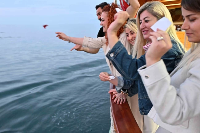 Dilekler Akdeniz'in maviliklerine uğurlandı