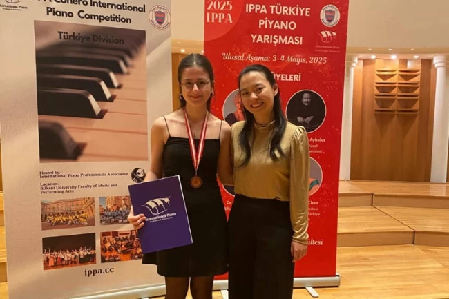 Antalya'nın piyanistleri Ankara'dan ödülle döndü