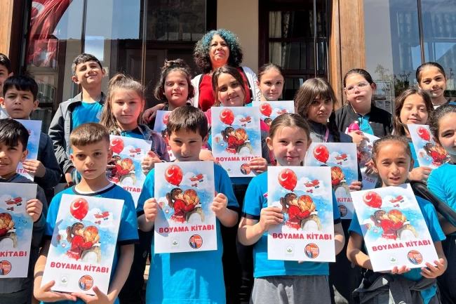 Bursa Osmangazi Belediyesi'nden çocuklara masal şöleni