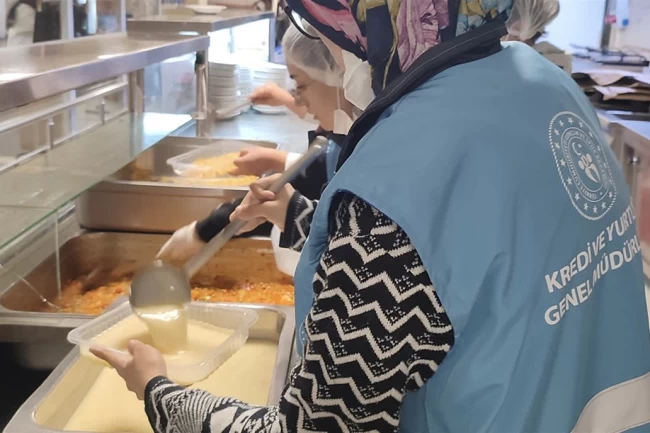 Gençler israfı önlüyor, iyiliği paylaşıyor... "Komşum Gönüllülük Hareketi" ile 10 milyon yemek ihtiyaç sahiplerine ulaştı