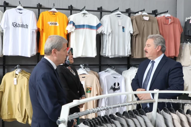 Kayseri Melikgazi'de Kıyafet Evi yüzleri güldürüyor