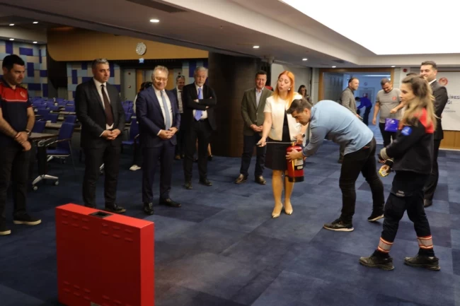 İzmir'de turizm işletmeleri afet güvenliği için bir araya geldi