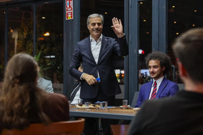 Başkan Alemdar Sakarya'da gençlerle buluştu