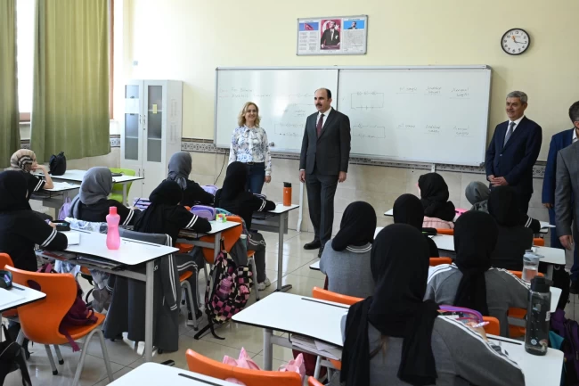 Konya'da Başkan Altay öğrencilerle buluştu