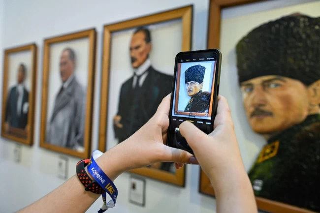 İzmir'de sanat ve antika fuarına yoğun ilgi