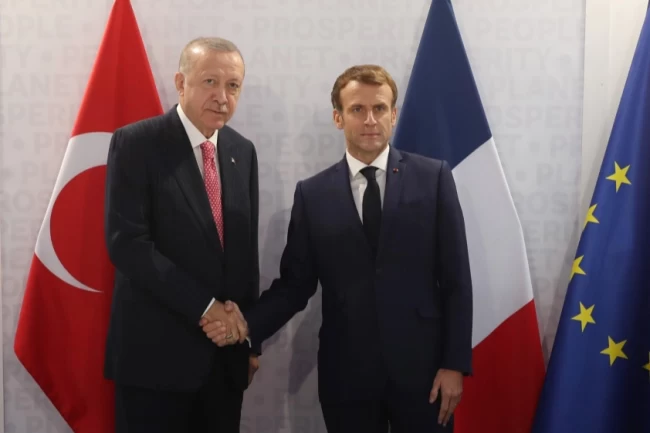 Erdoğan, Macron'la görüştü
