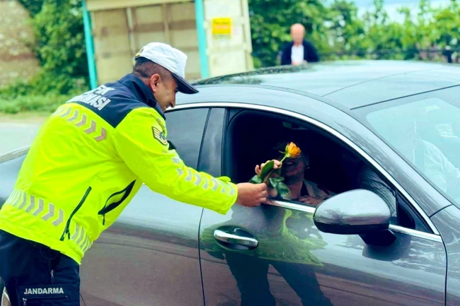 Bursa Jandarması'ndan annelere özel jest