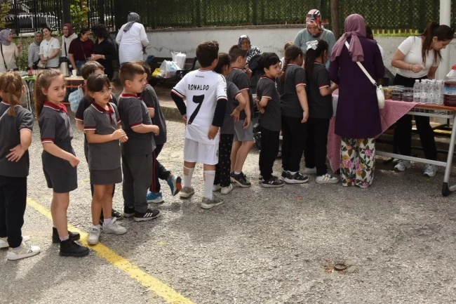 Manisa'da kermes etkinliği büyük ilgi gördü