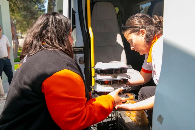 İzmir'de taziye evlerine yemek hizmetine başladı