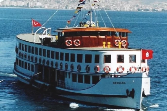 Bergama Vapuru rotasını gençler için çevirdi