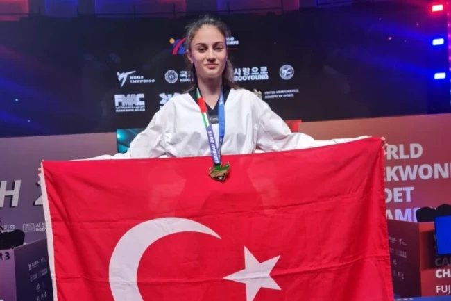 Bursalı öğrenci Sena Yılmaz Dünya Şampiyonu oldu