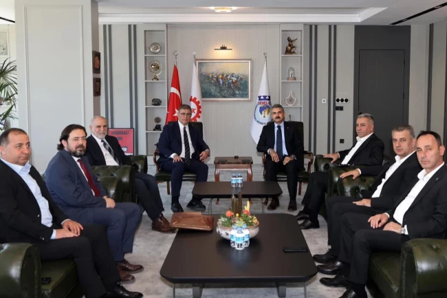 Başkan Tugay'dan Ankara'da sendikalara ziyaret