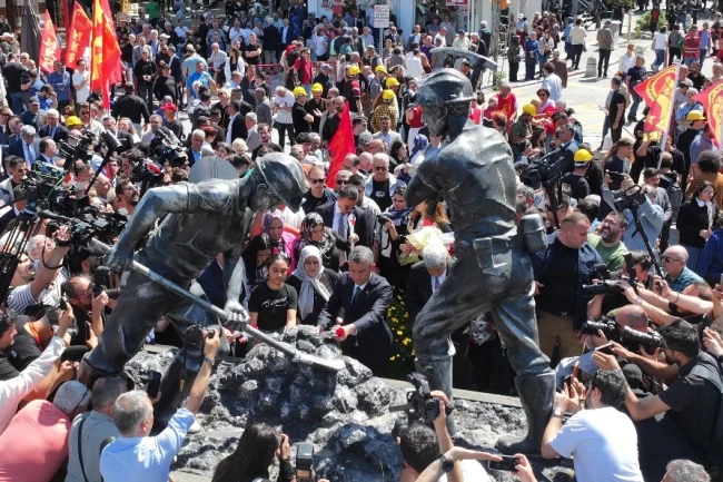 Manisa Soma'da maden şehitleri anma töreni düzenlendi