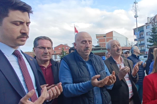 Bilecik Pazaryeri'nde hacı adayları uğurlandı