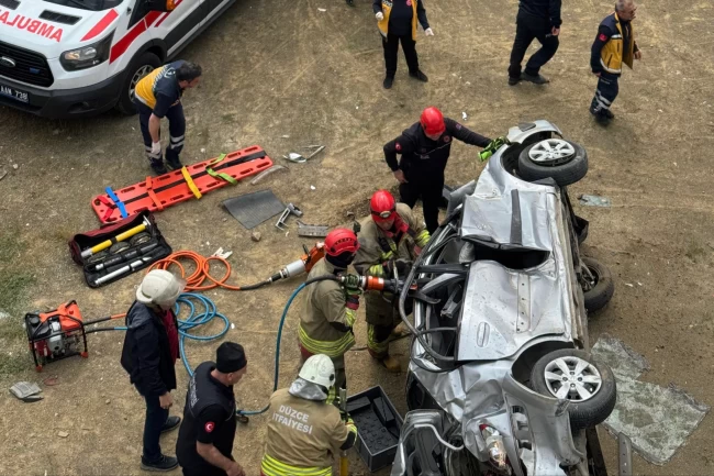 Düzce'de otomobil 70 metre şarampole yuvarlandı!