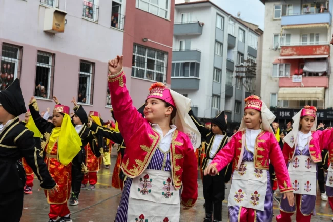 Bursa Gemlik'te 1470 öğrenci sanatla buluşuyor