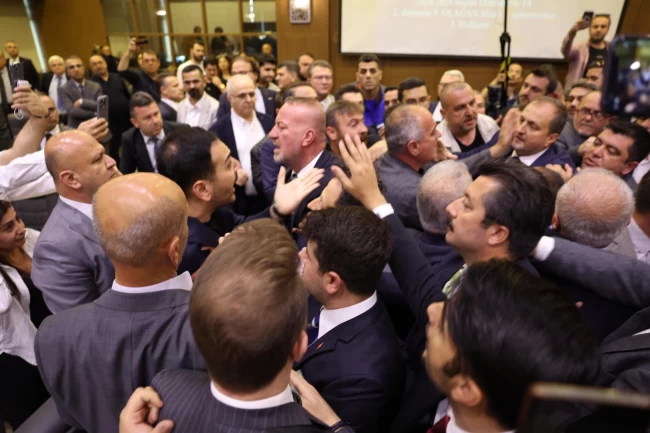 Bursa Büyükşehir Meclisi'nde gerginlik! Başkan Bozbey'den saldırıya kınama!