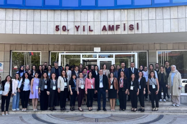 Ankara'da "Ankara Çocuk Acil Ve Çocuk Yoğun Bakım Hemşireliği Sempozyumu" gerçekleştirildi