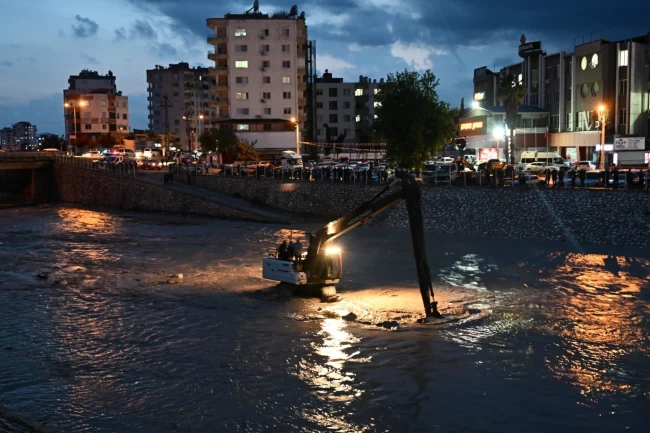 Osmaniye Kadirli'de sel felaketi... Bakan Yerlikaya son durumu paylaştı