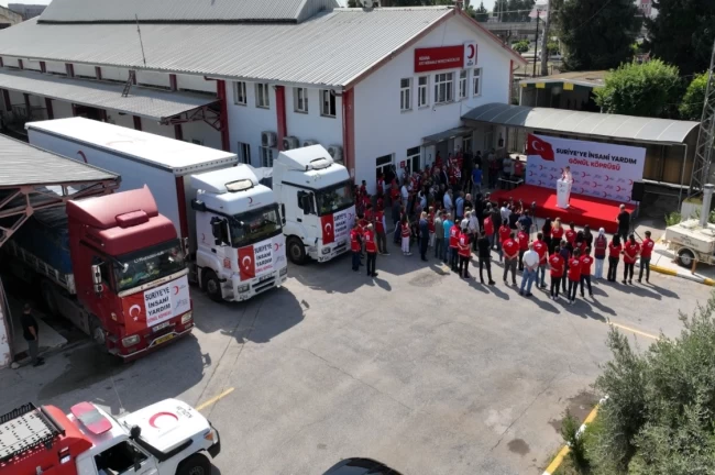 Suriye'ye 3 tır insani yardım malzemesi gitti