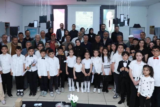 Sivaslı öğrenciler dede ve ninelerini ağırladı