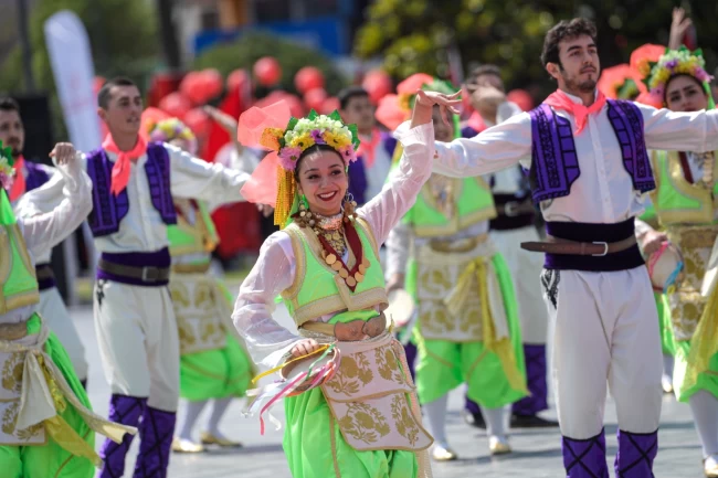 19 Mayıs coşkusu İzmir'i sardı