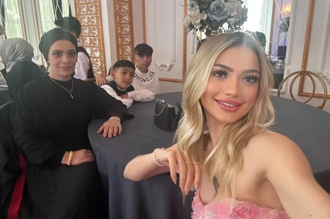 Nevide Çiçek'ten aile saadetli mezuniyet çıkarması