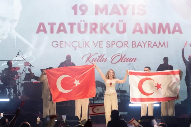 Ziynet Sali, 19 Mayıs'ta gençlik coşkusunu sahneye taşıdı