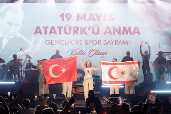 Ziynet Sali'den Kıbrıs'ta coşkulu bayram kutlaması