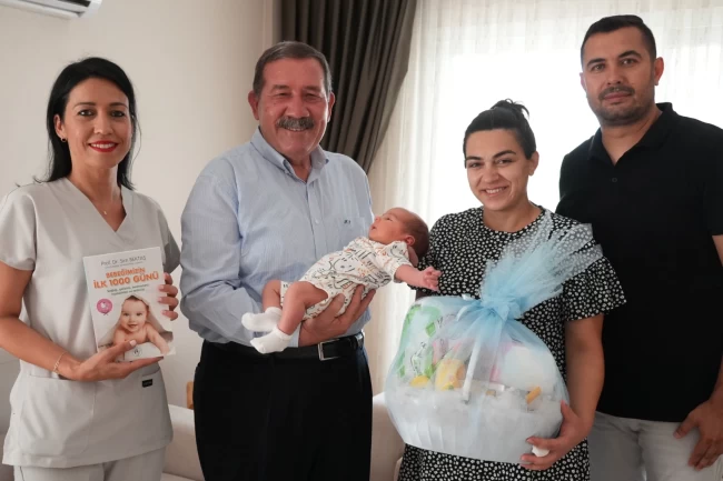 Hoş geldin bebek projesi ile ailenin yeni üyeleri evlerinde ziyaret ediliyor