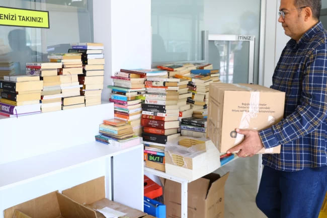 Kitaplar Antalya'dan yola çıkıyor, Türkiye'yi aydınlatıyor