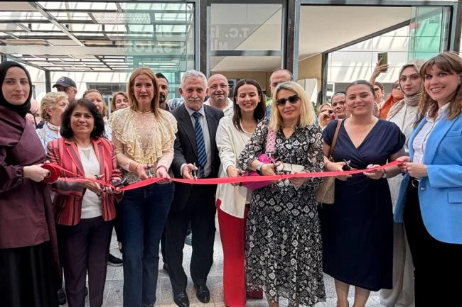 İZMEK'in yılsonu sergisi göz doldurdu