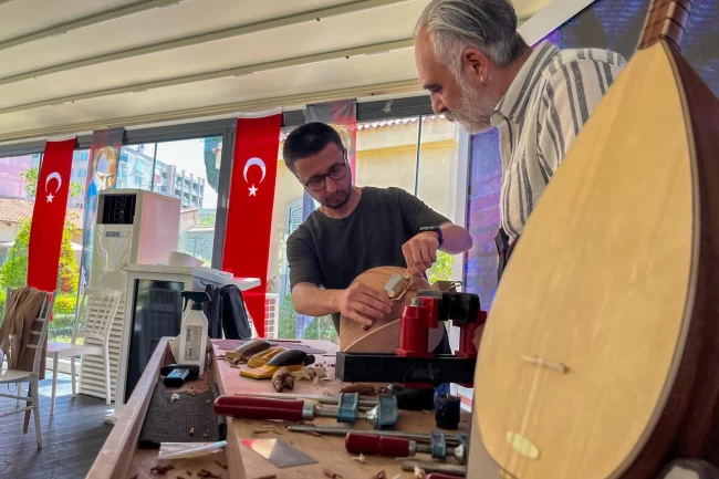 Bornova'da Çalgı Yapım Çalıştayı büyük ilgi gördü