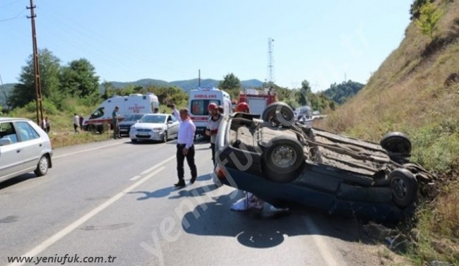 İKİ OTOMOBİL ÇARPIŞTI 4 KİŞİ YARALANDI