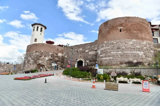 Ankara Kalesi'ne hassas dokunuş