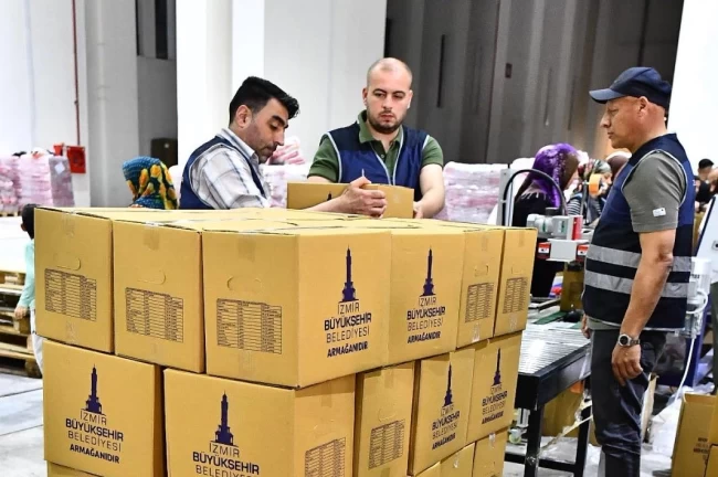 İzmir Büyükşehir'den bayramlık gıda kolisi desteği