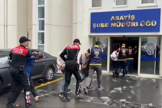 Ankara'da polise saldıran 12 kişi gözaltına alındı