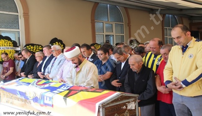 SEVDİĞİ RENKLERLE SONSUZLUĞA UĞURLANDI