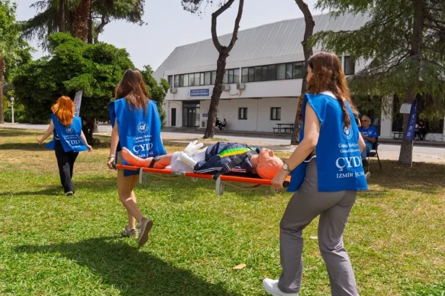 İlk Yardım Uygulama Turnuvası'nda zamanla yarıştılar