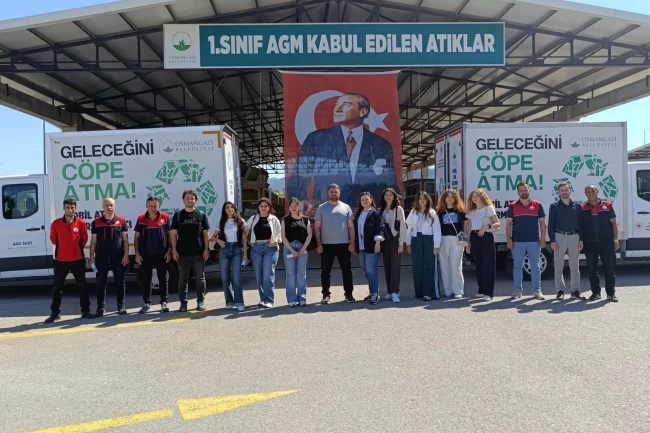 Öğrenciler kapı kapı dolaşılarak halka çevre bilinci kazandırıyor