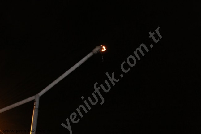 SOKAK LAMBASI TUTUŞTU