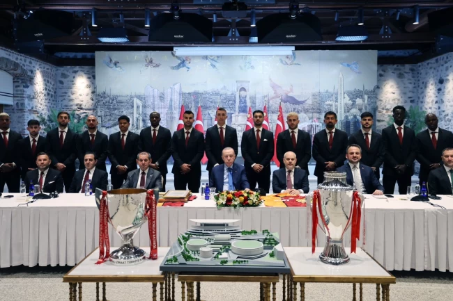 Cumhurbaşkanı Erdoğan, Süper Lig Şampiyonu Galatasaray'ı ağırladı